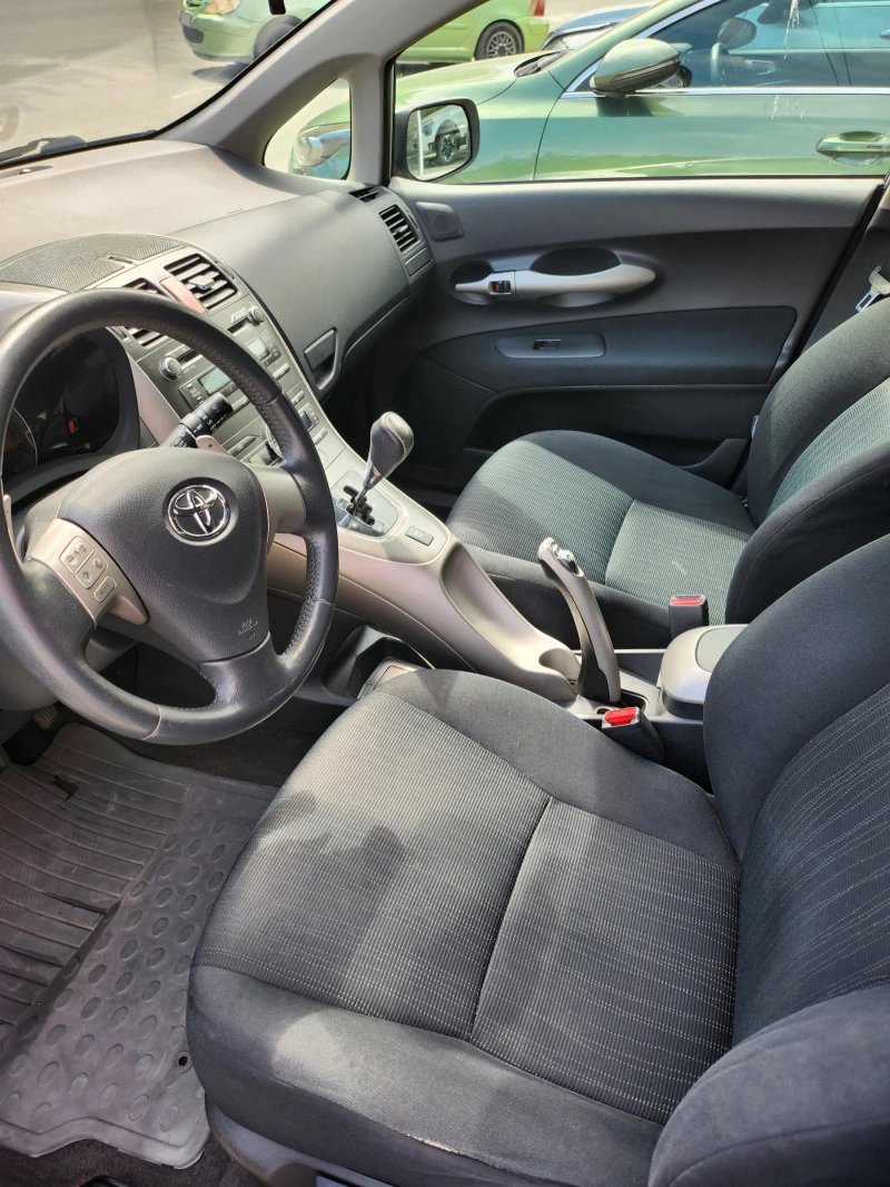 Toyota Auris, снимка 10 - Автомобили и джипове - 45761572