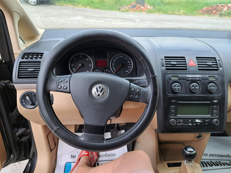 VW Touran 2.0TDI 6ск 7места, снимка 10 - Автомобили и джипове - 46254688