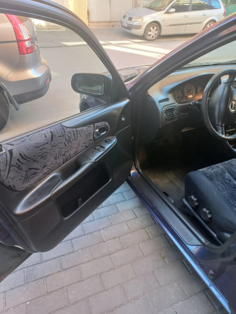 Mazda 323 1.5I, снимка 15 - Автомобили и джипове - 49510807