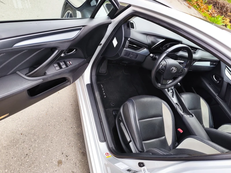 Toyota Avensis 2.0 vvti 152кс.Панорама, lane assist...., снимка 10 - Автомобили и джипове - 52351967
