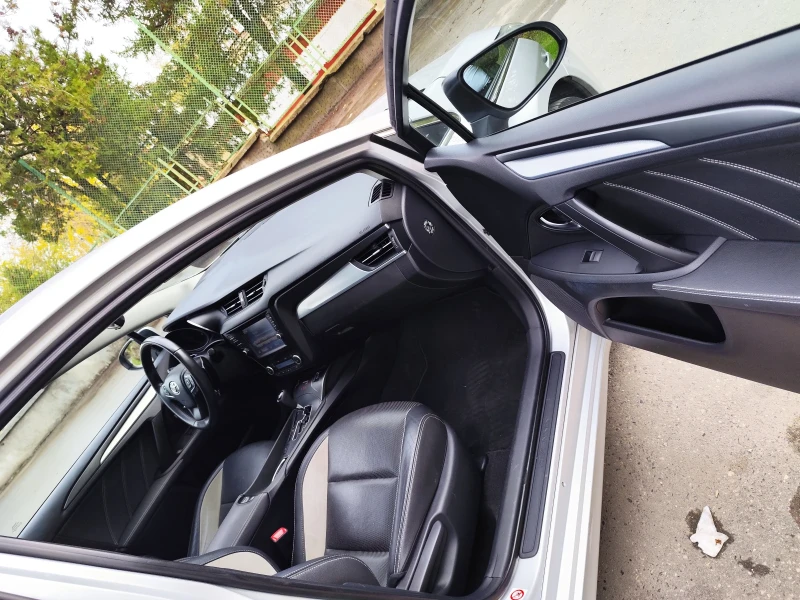 Toyota Avensis 2.0 vvti 152кс.Панорама, lane assist...., снимка 11 - Автомобили и джипове - 52351967