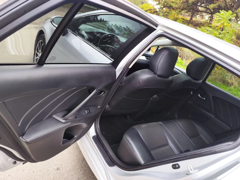 Toyota Avensis 2.0 vvti 152кс.Панорама, lane assist...., снимка 12 - Автомобили и джипове - 52351967