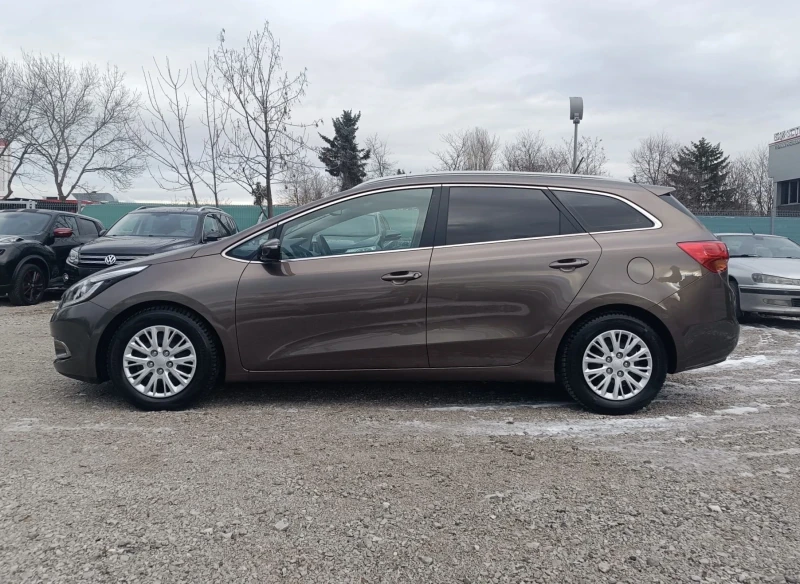 Kia Ceed CW 1.6i * * * НАВИГАЦИЯ !!! * * * , снимка 2 - Автомобили и джипове - 53054959