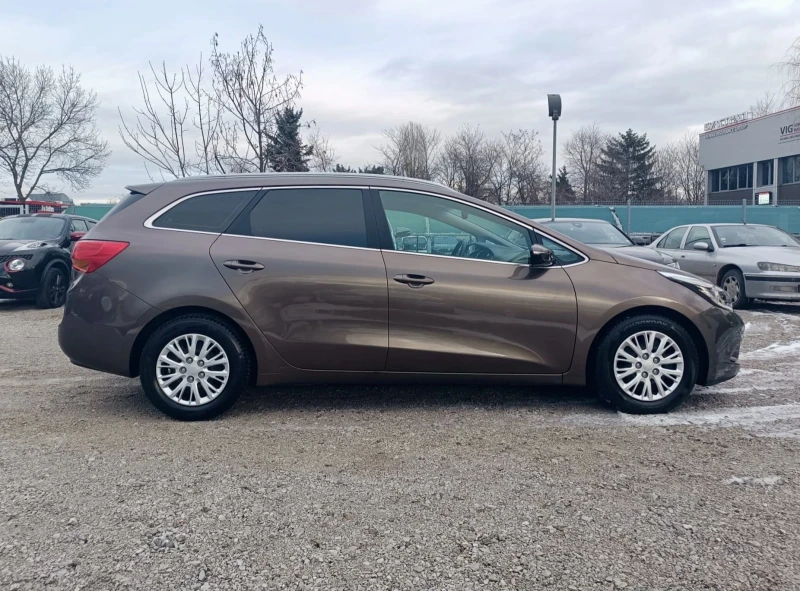 Kia Ceed CW 1.6i * * * НАВИГАЦИЯ !!! * * * , снимка 6 - Автомобили и джипове - 53054959