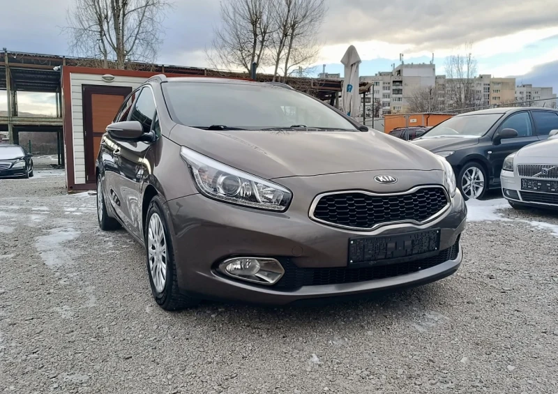 Kia Ceed CW 1.6i * * * НАВИГАЦИЯ !!! * * * , снимка 7 - Автомобили и джипове - 53054959