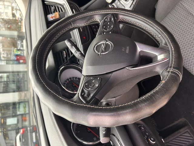 Opel Insignia, снимка 9 - Автомобили и джипове - 53982773