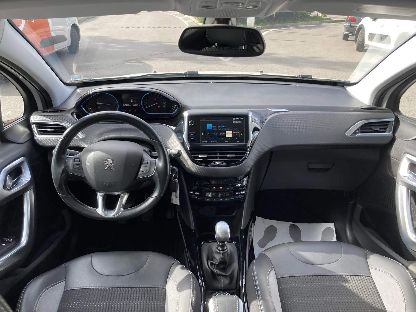 Peugeot 2008 ALLURE 1.2 e-THP 130 BVM6 STT EURO 6.2 - изображение 9