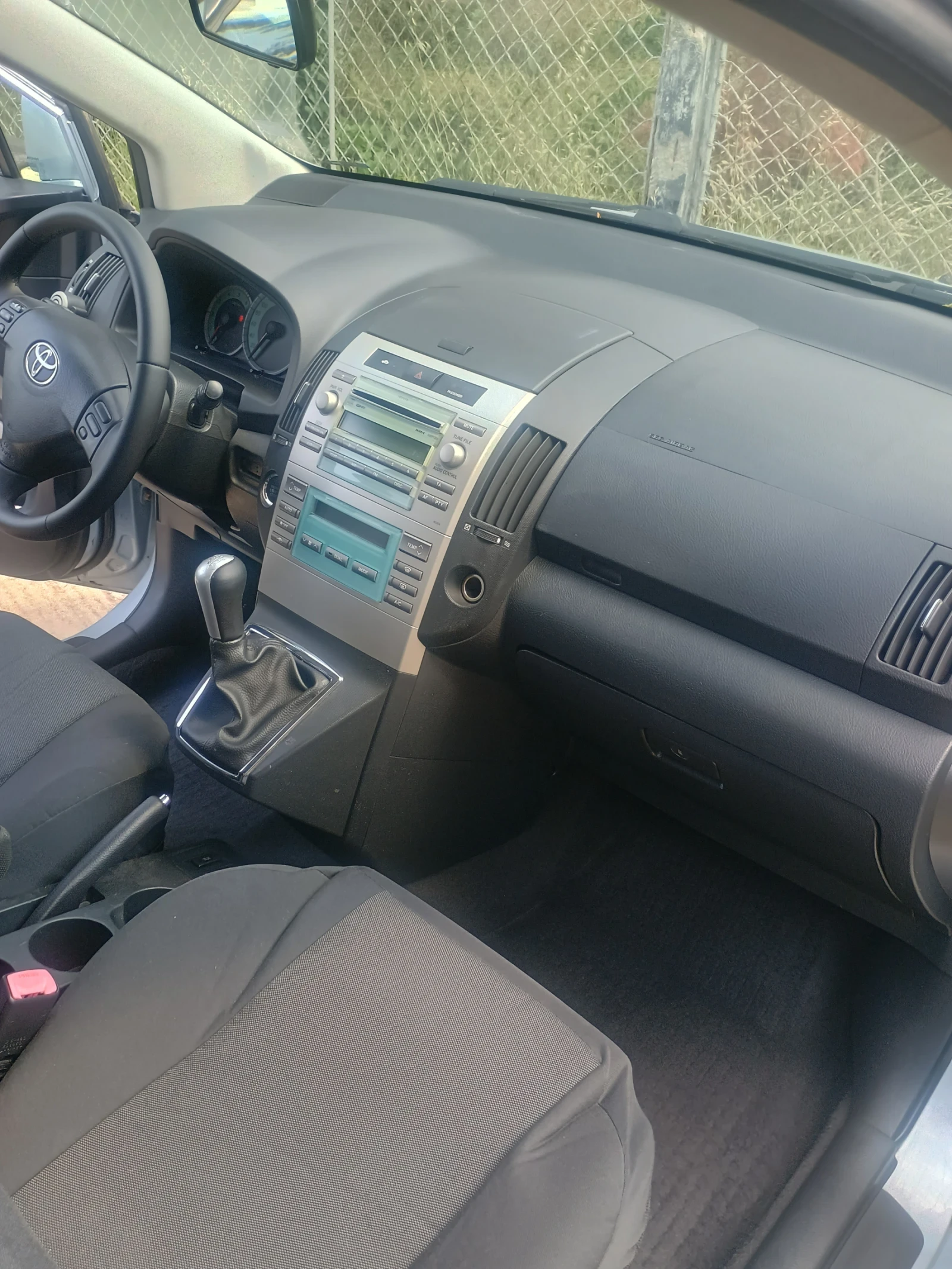 Toyota Corolla verso  - изображение 8