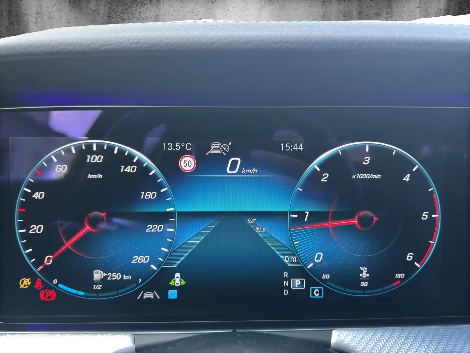 Mercedes-Benz E 220 d/AMG/194HP/HUD/360/NAVI/LED/KLESS/DIGI/ACC/924g, снимка 12 - Автомобили и джипове - 53829087