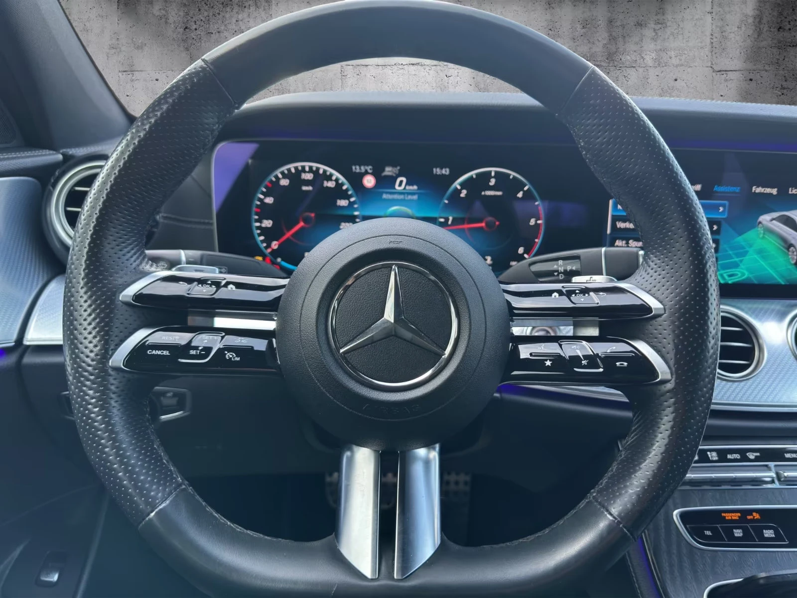 Mercedes-Benz E 220 d/AMG/194HP/HUD/360/NAVI/LED/KLESS/DIGI/ACC/924g, снимка 11 - Автомобили и джипове - 53829087