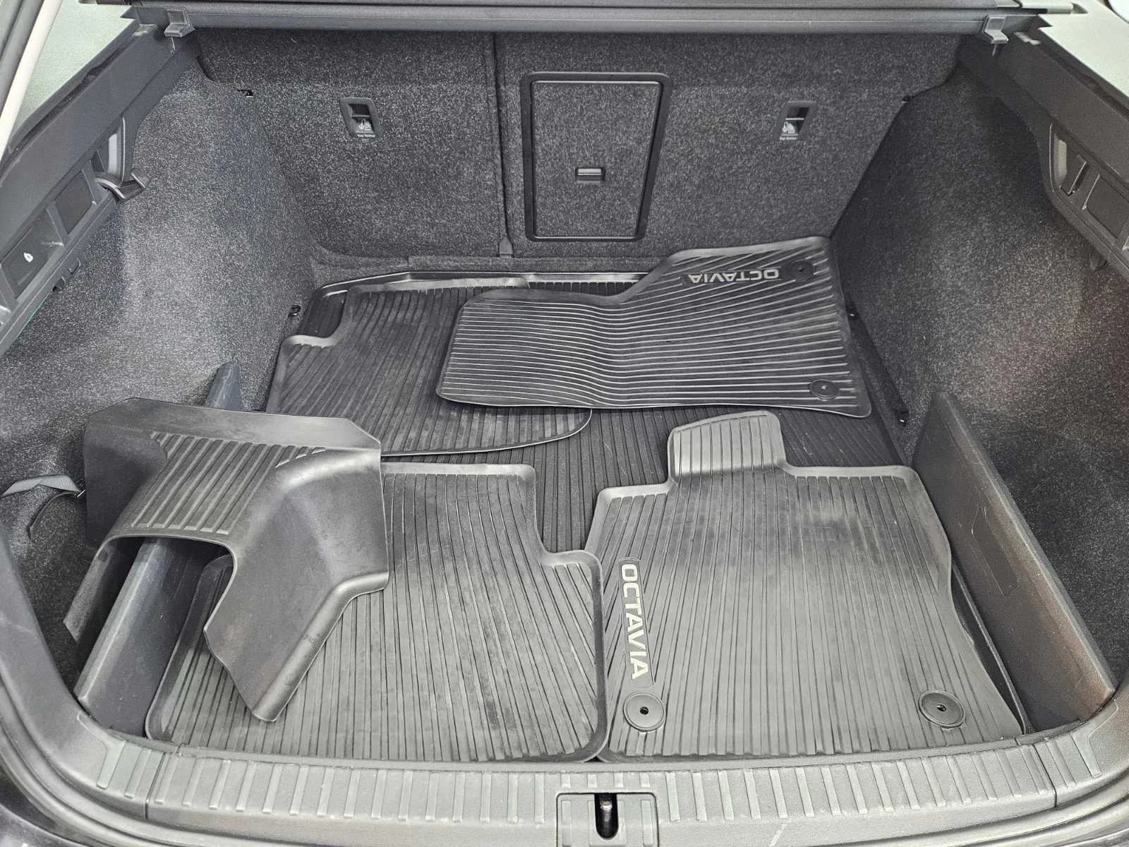 Skoda Octavia 2.0TDi/DSG, снимка 12 - Автомобили и джипове - 54042701