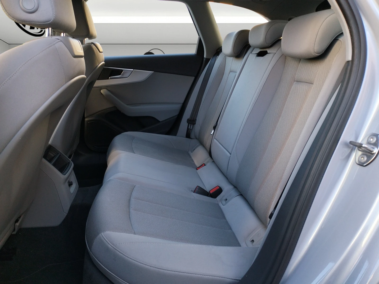 Audi A4 40 TDI Advanced, снимка 13 - Автомобили и джипове - 54328788