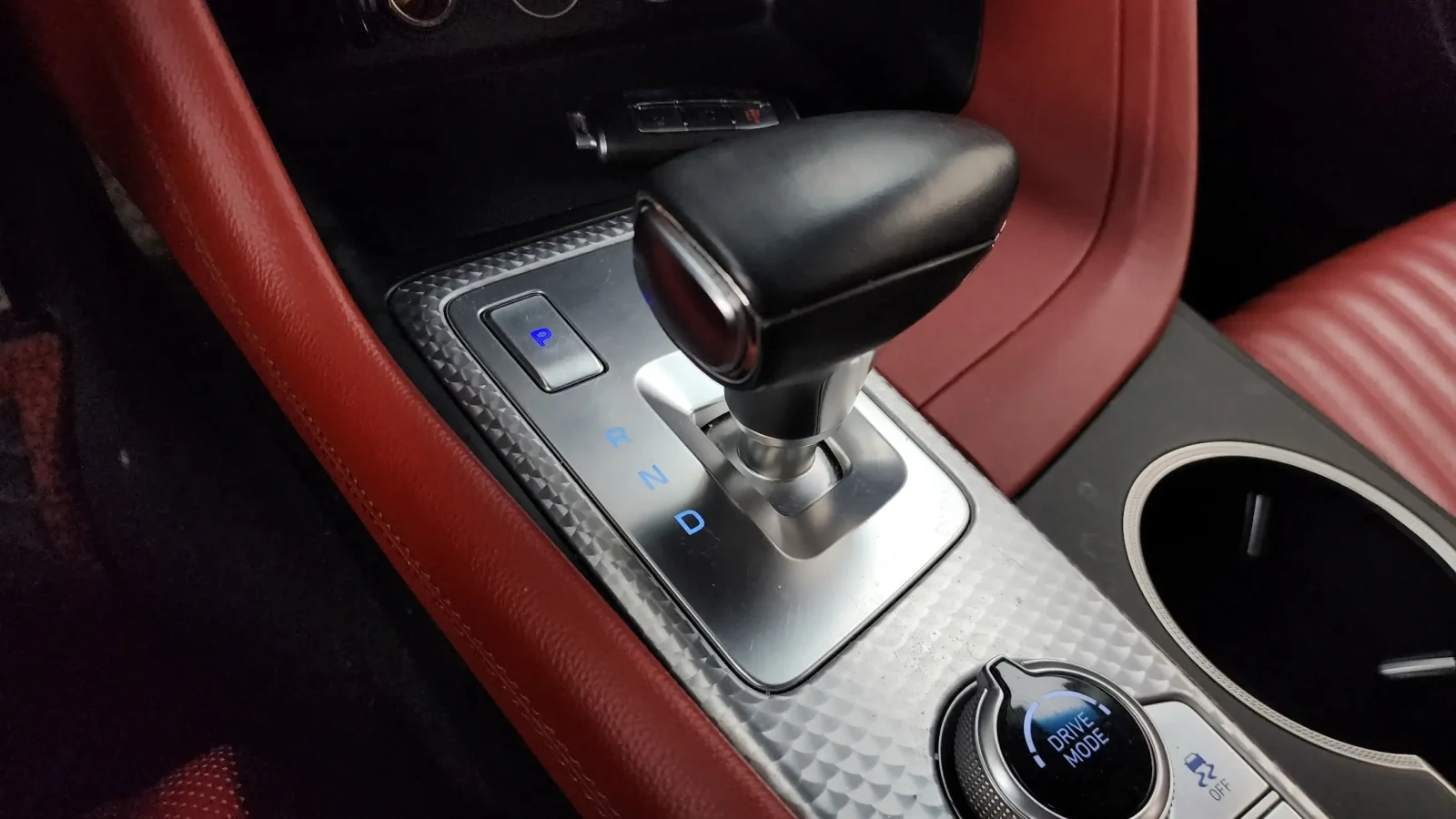Genesis G70, снимка 13 - Автомобили и джипове - 54723612