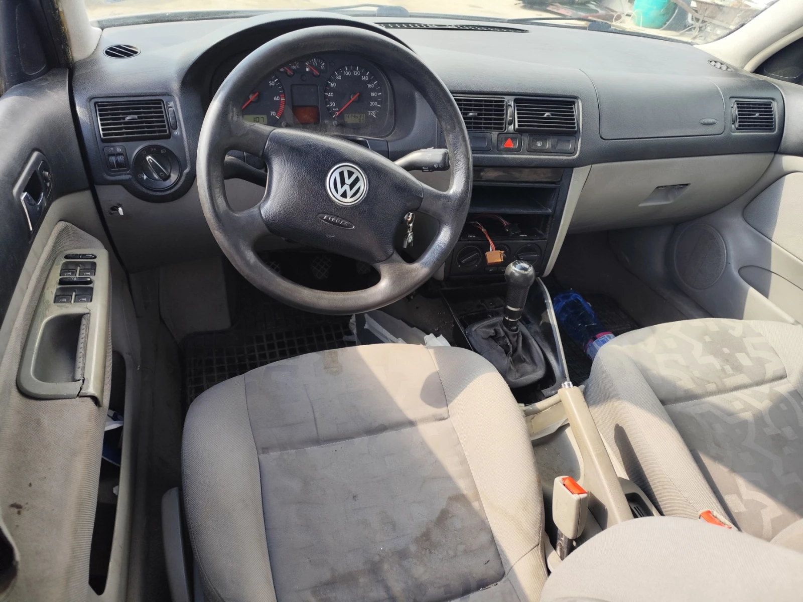 VW Golf 4 - 1.4, снимка 4 - Автомобили и джипове - 55216282