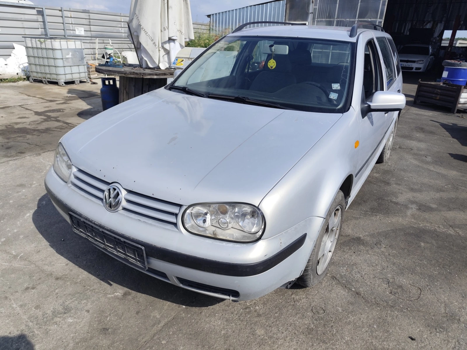 VW Golf 4 - 1.4, снимка 2 - Автомобили и джипове - 55216282