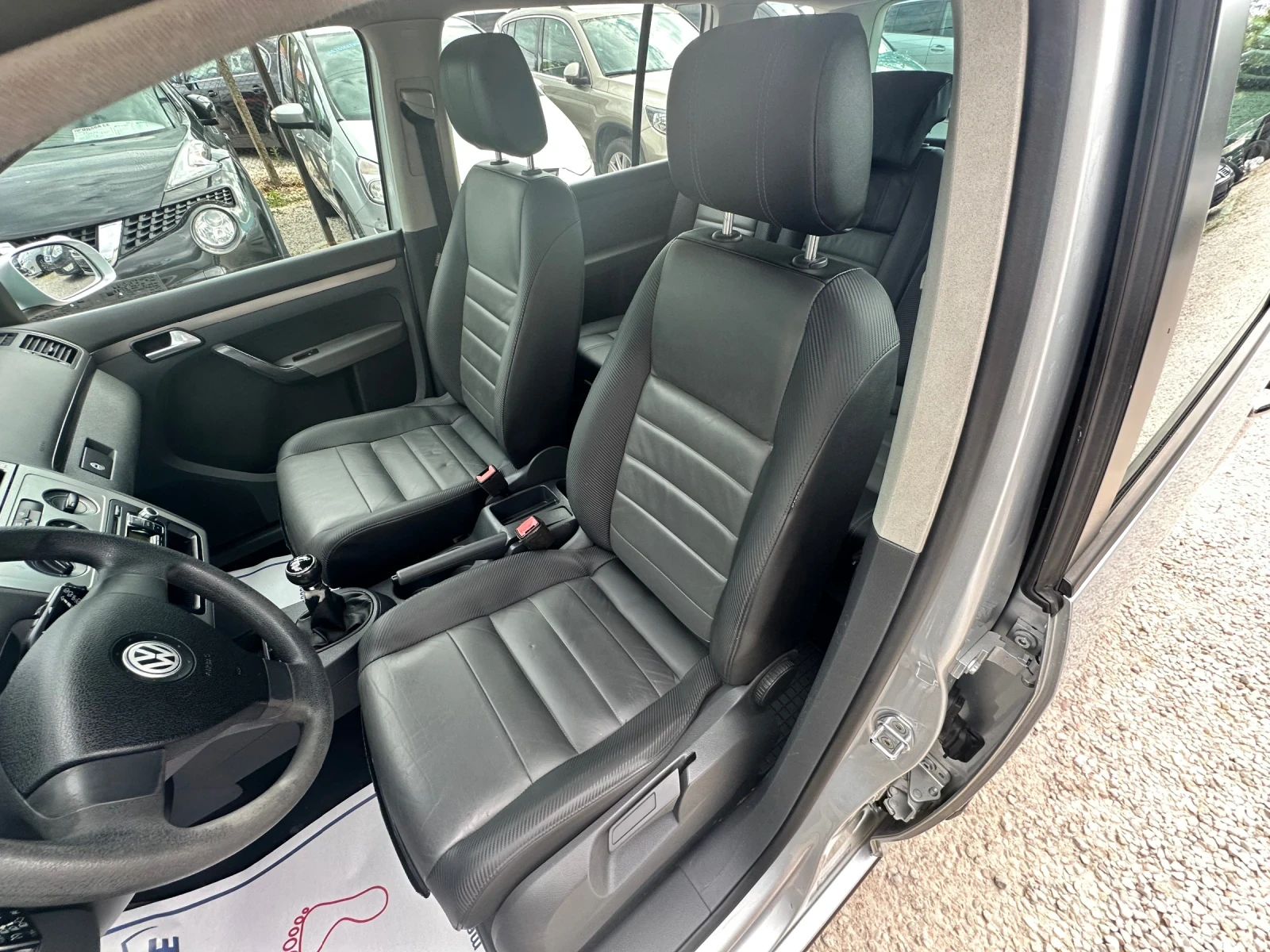 VW Touran 1.9 TDI, снимка 9 - Автомобили и джипове - 55386264