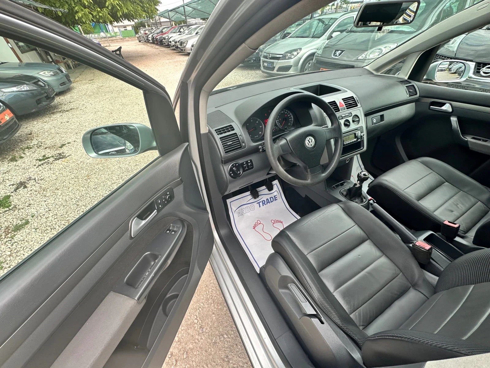 VW Touran 1.9 TDI, снимка 8 - Автомобили и джипове - 55386264