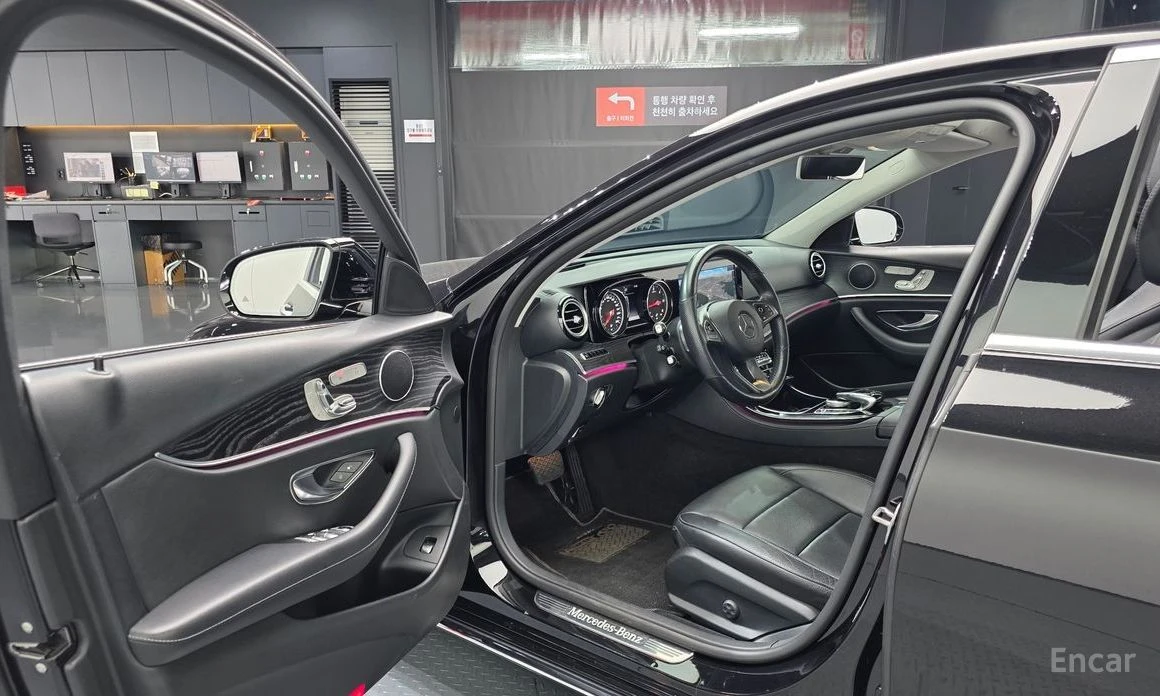 Mercedes-Benz E 220, снимка 10 - Автомобили и джипове - 55510520