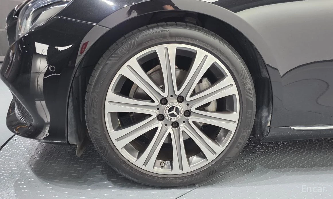 Mercedes-Benz E 220, снимка 5 - Автомобили и джипове - 55510520