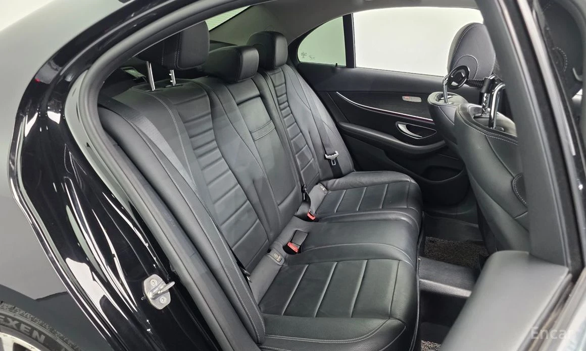 Mercedes-Benz E 220, снимка 11 - Автомобили и джипове - 55510520