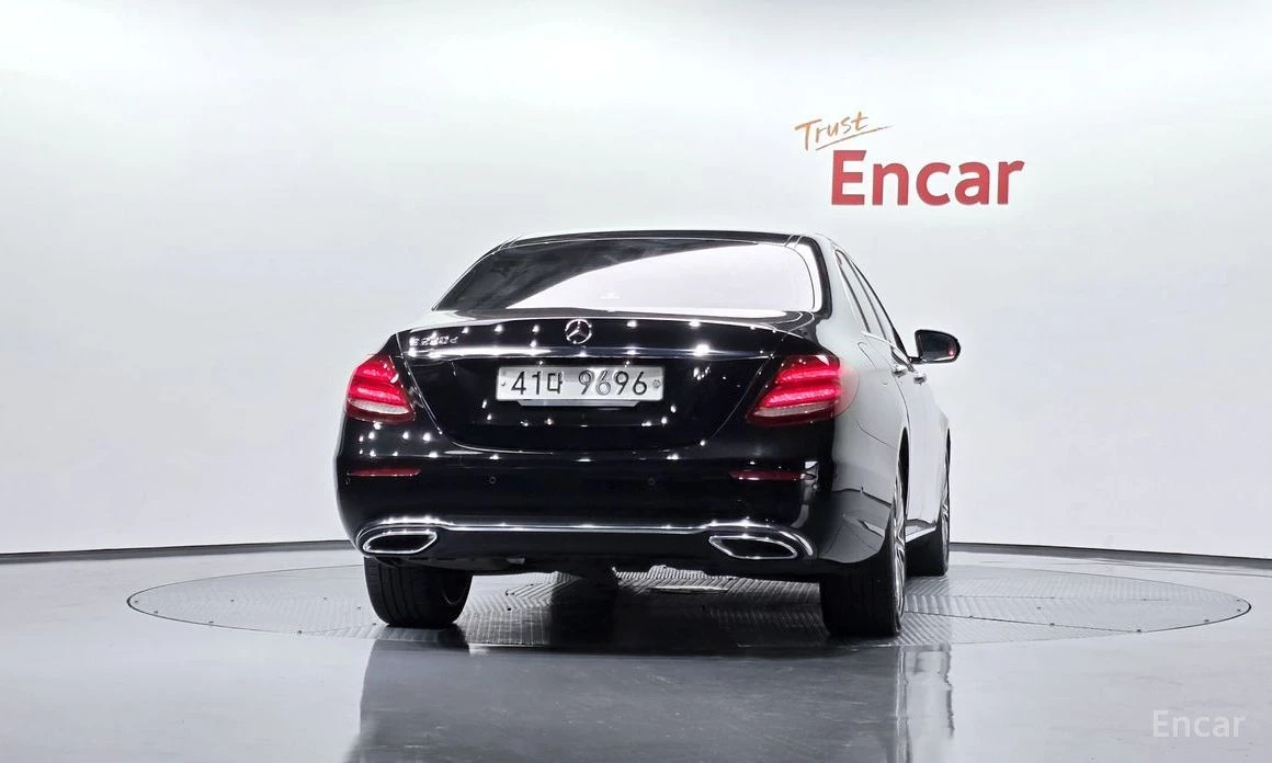 Mercedes-Benz E 220, снимка 4 - Автомобили и джипове - 55510520