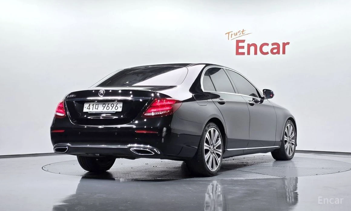 Mercedes-Benz E 220, снимка 2 - Автомобили и джипове - 55510520