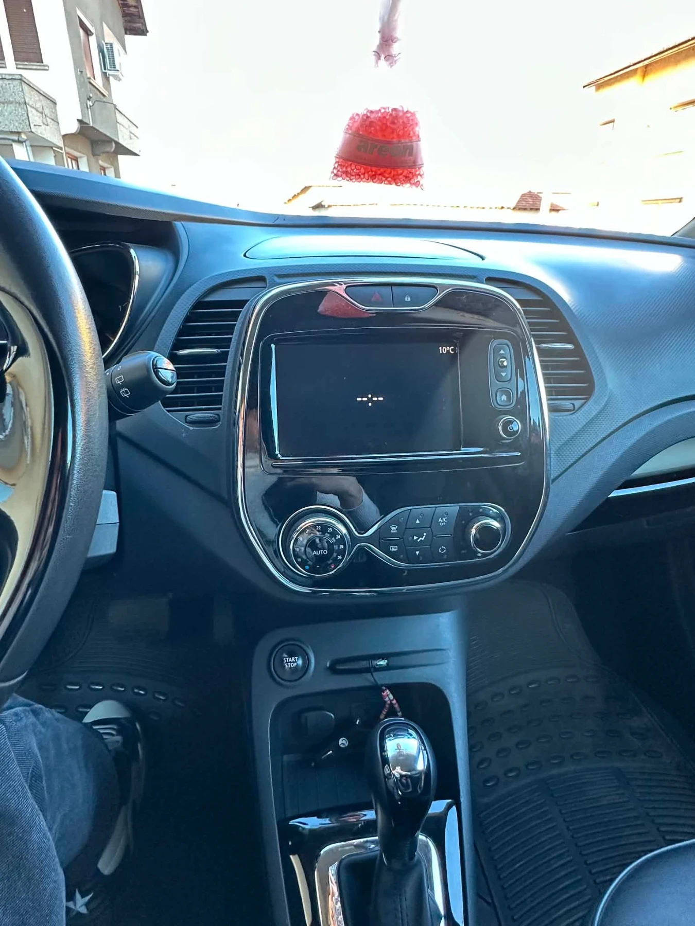 Renault Captur 1.2TCe, снимка 10 - Автомобили и джипове - 55938176