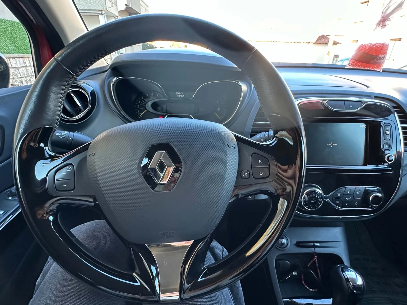 Renault Captur 1.2TCe, снимка 8 - Автомобили и джипове - 55938176