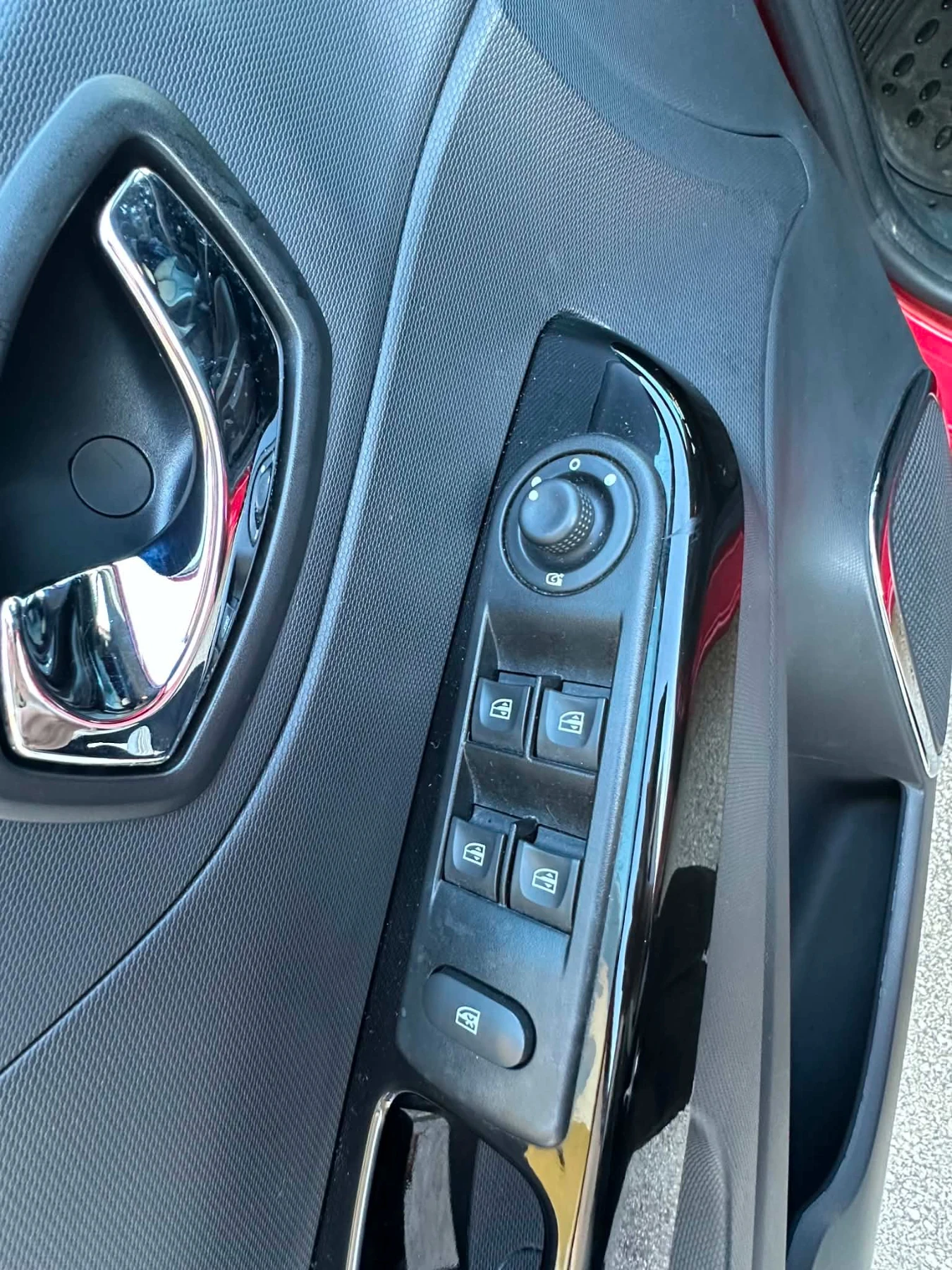 Renault Captur 1.2TCe, снимка 9 - Автомобили и джипове - 55938176