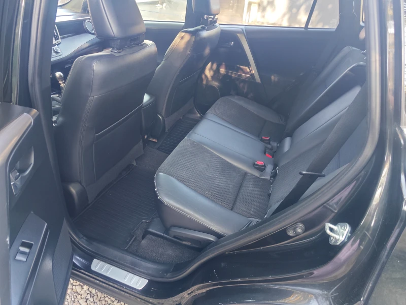 Toyota Rav4 2.0d4d 2016 СПЕШНО, снимка 8 - Автомобили и джипове - 51647163