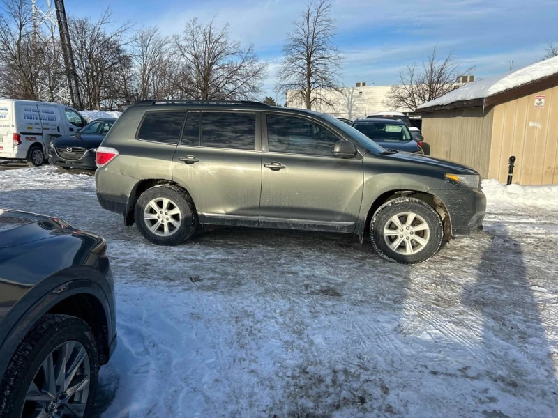 Toyota Highlander * 4WD 4dr * CARFAX * БЕЗ ПЪРВОНАЧАЛНА ВНОСКА, снимка 3 - Автомобили и джипове - 53426395