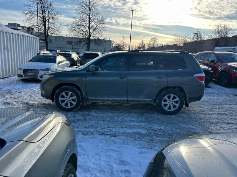 Toyota Highlander * 4WD 4dr * CARFAX * БЕЗ ПЪРВОНАЧАЛНА ВНОСКА, снимка 2 - Автомобили и джипове - 53426395