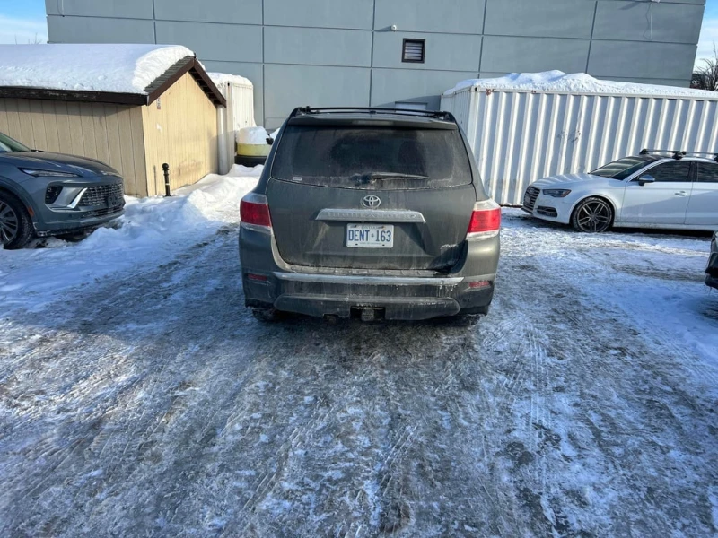 Toyota Highlander * 4WD 4dr * CARFAX * БЕЗ ПЪРВОНАЧАЛНА ВНОСКА, снимка 4 - Автомобили и джипове - 53426395
