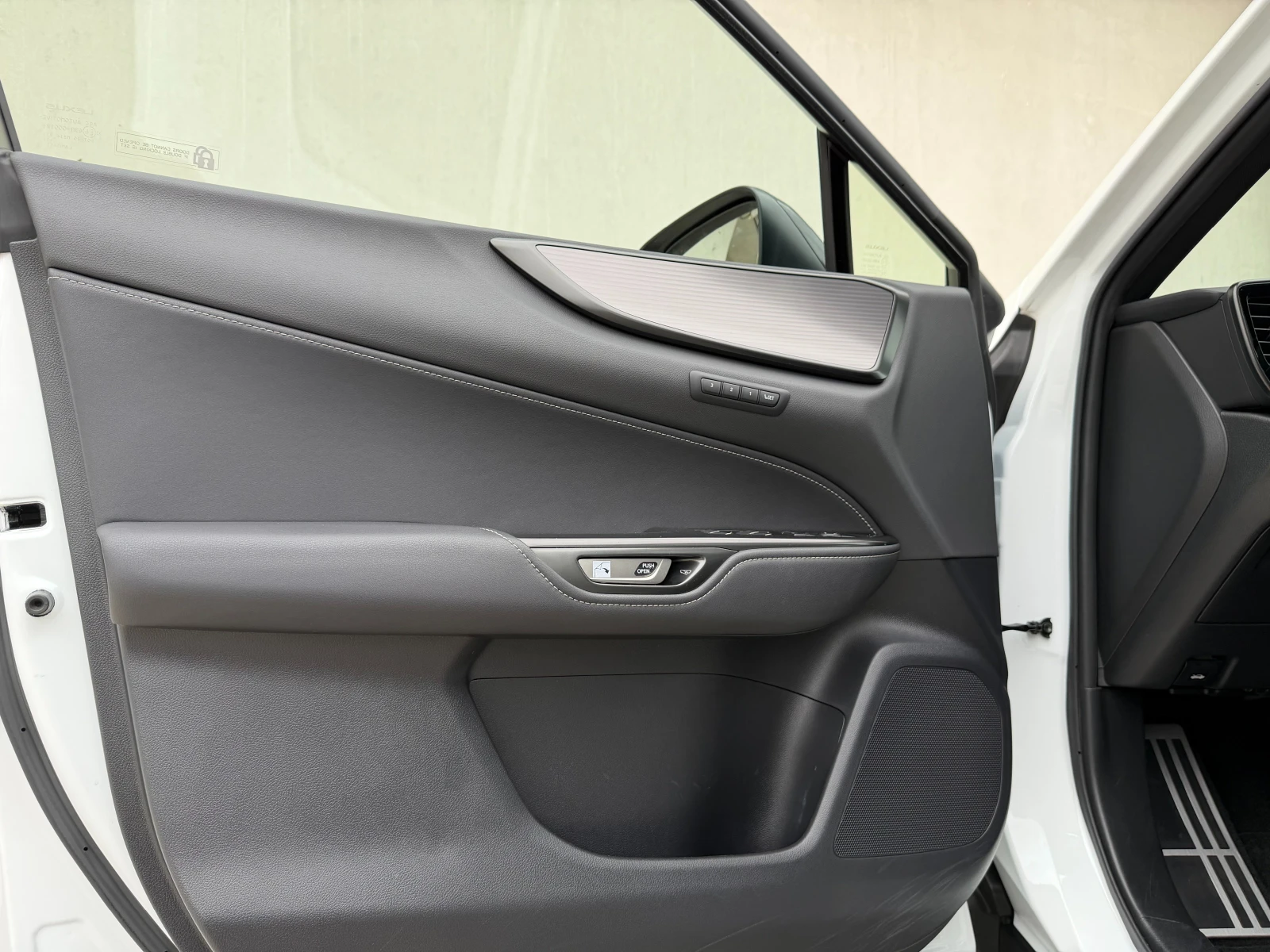 Lexus NX 450 h+ F Sport в Гаранция - изображение 5