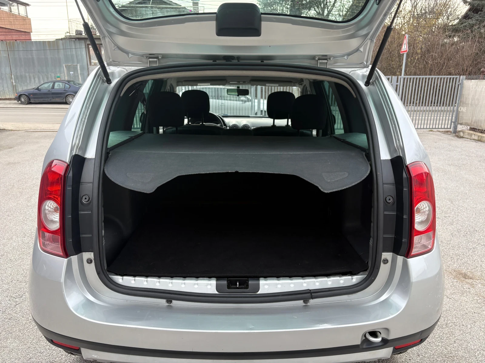 Dacia Duster 1.5DCi, 4X4, TOP, снимка 14 - Автомобили и джипове - 53715502