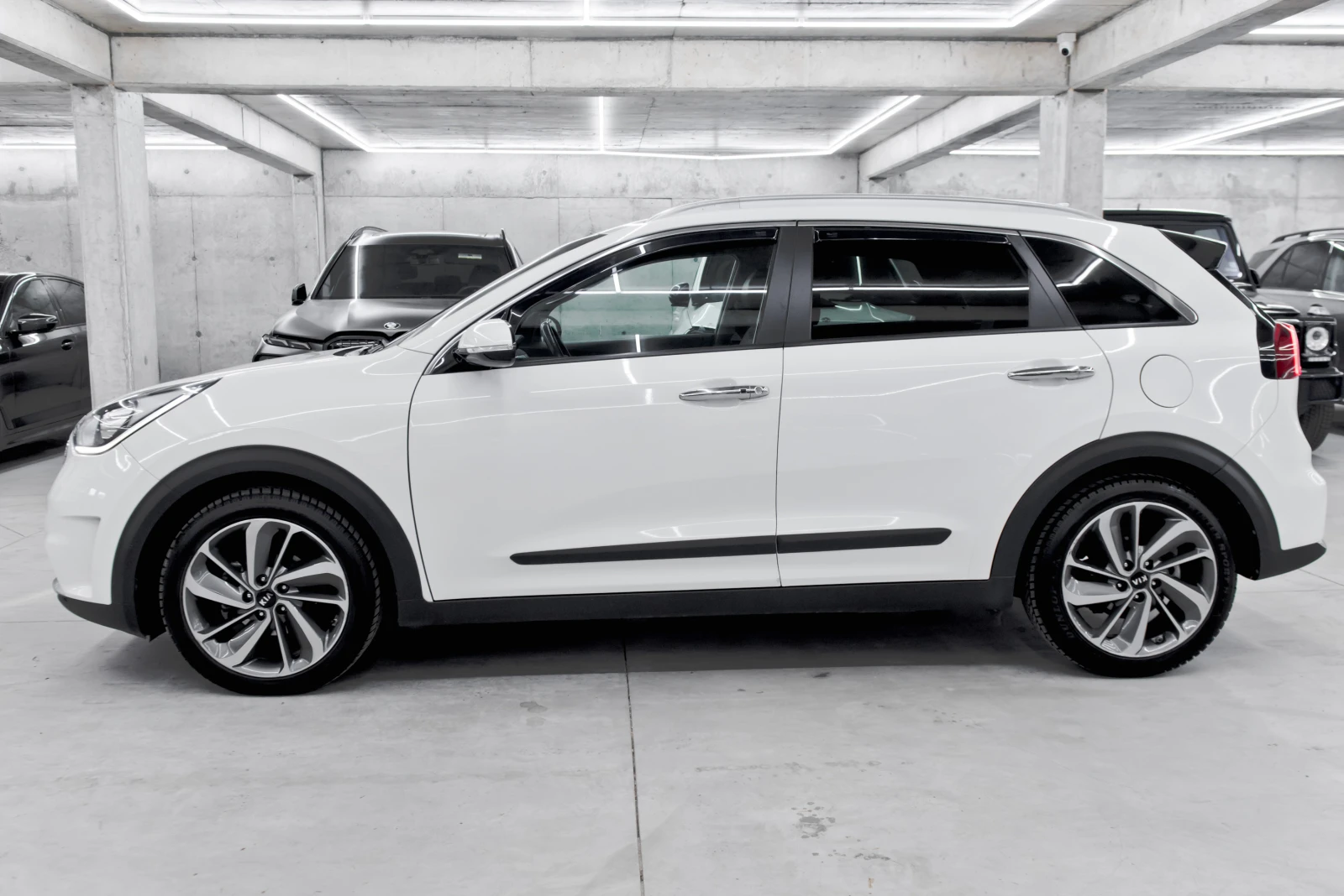 Kia Niro 1.6 Hybrid* 140кс* Дистроник* Камера, снимка 8 - Автомобили и джипове - 53867193
