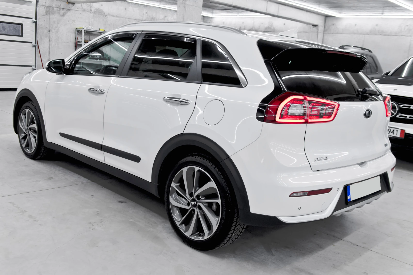 Kia Niro 1.6 Hybrid* 140кс* Дистроник* Камера, снимка 5 - Автомобили и джипове - 53867193