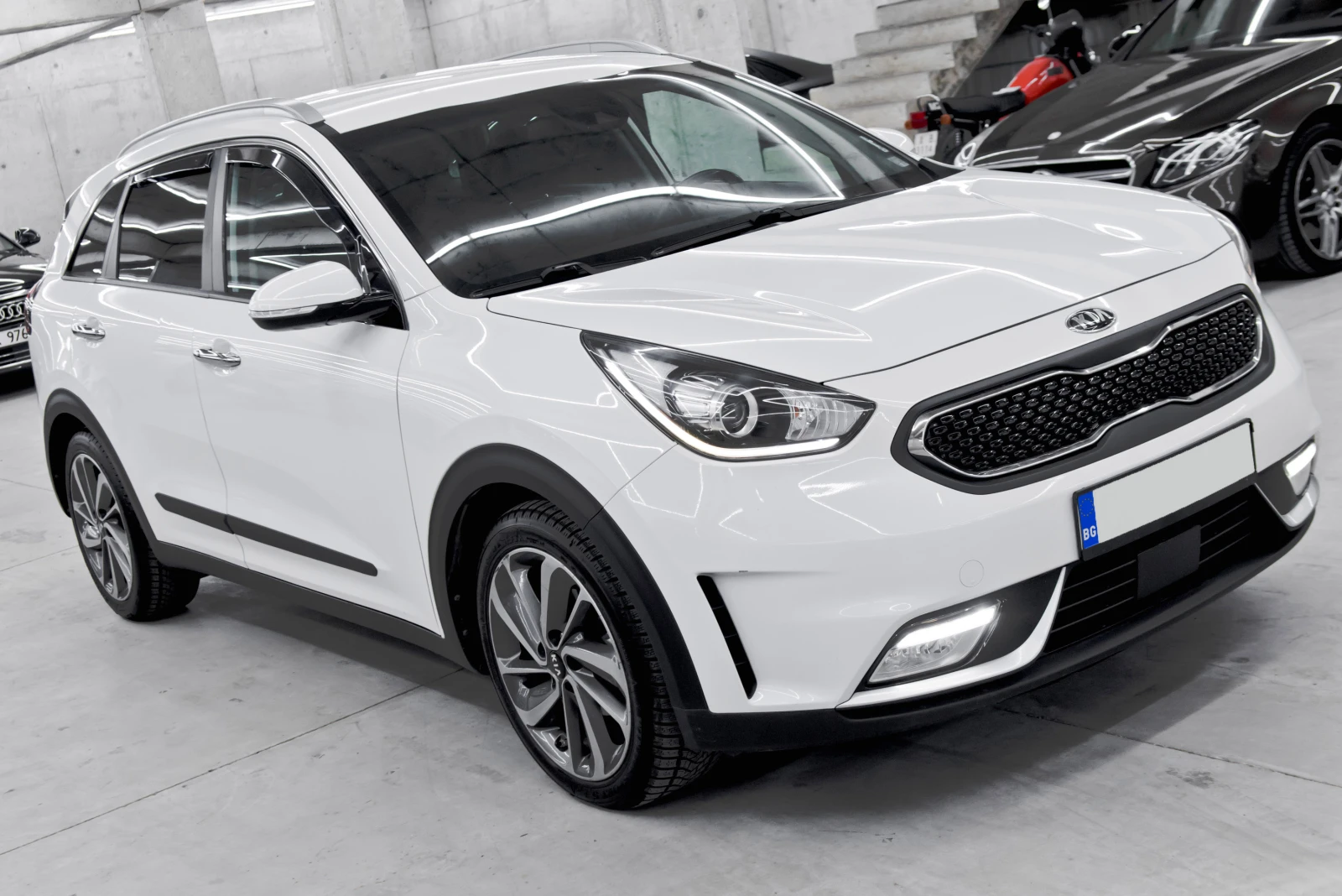 Kia Niro 1.6 Hybrid* 140кс* Дистроник* Камера, снимка 3 - Автомобили и джипове - 53867193