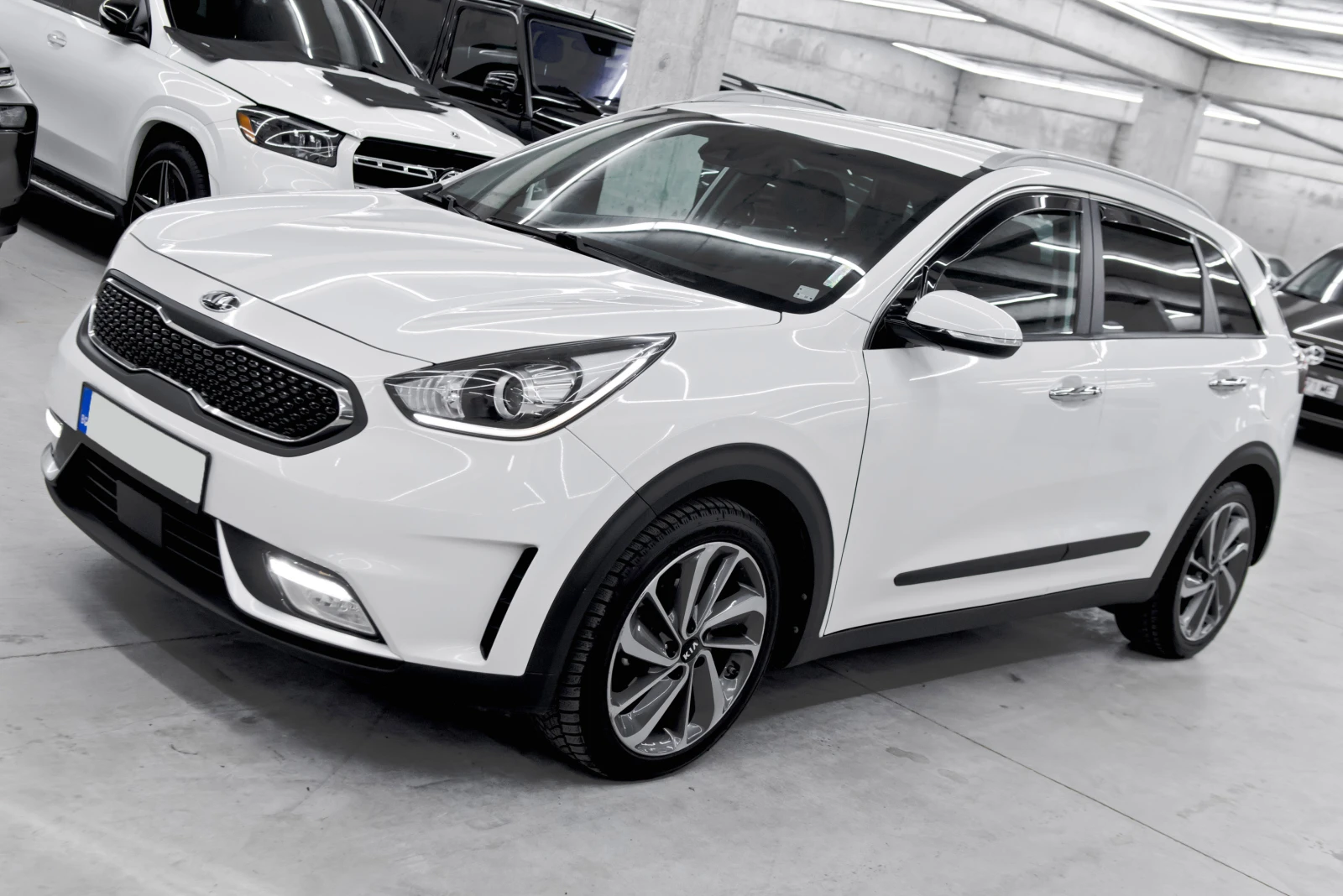 Kia Niro 1.6 Hybrid* 140кс* Дистроник* Камера, снимка 2 - Автомобили и джипове - 53867193