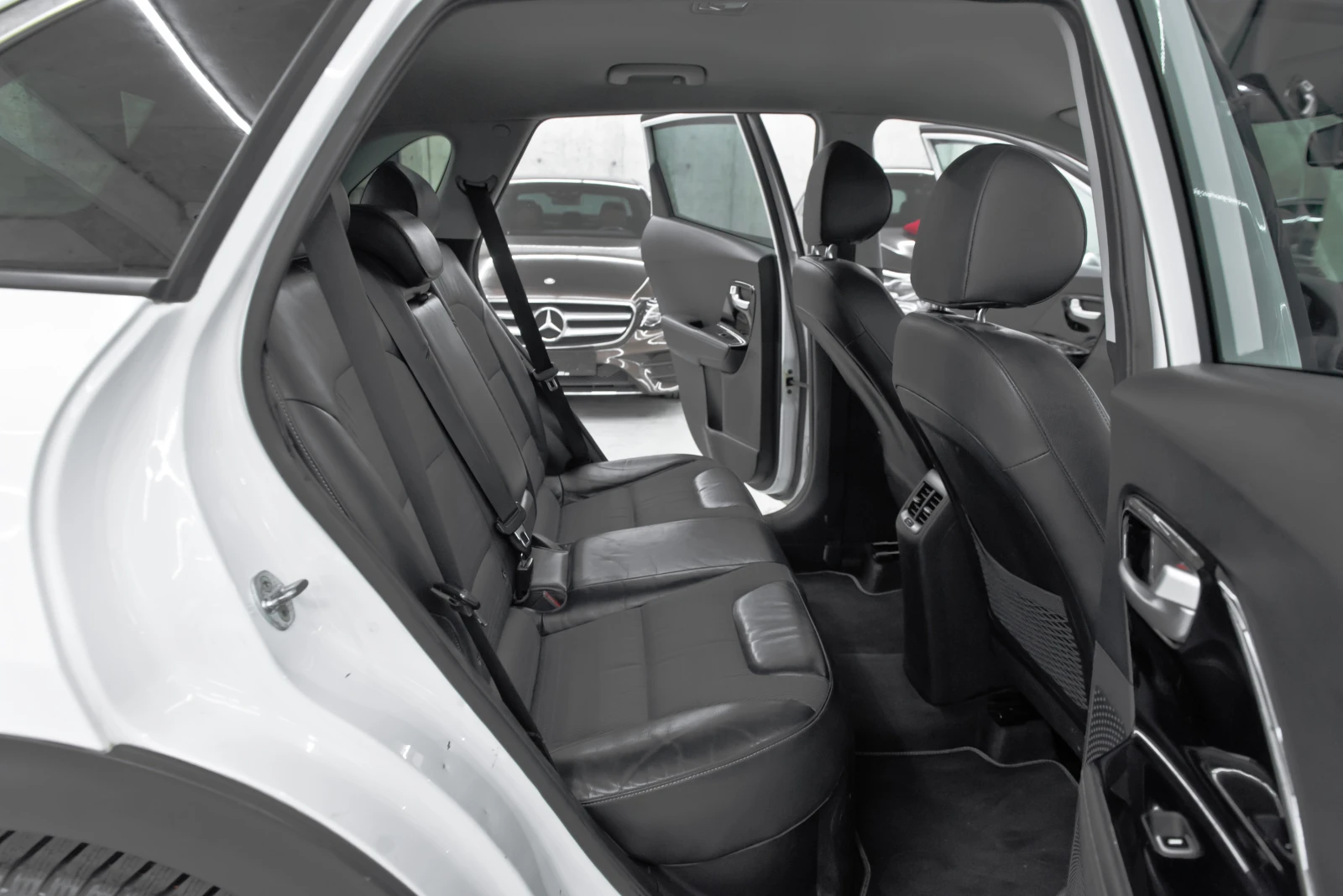 Kia Niro 1.6 Hybrid* 140кс* Дистроник* Камера, снимка 13 - Автомобили и джипове - 53867193