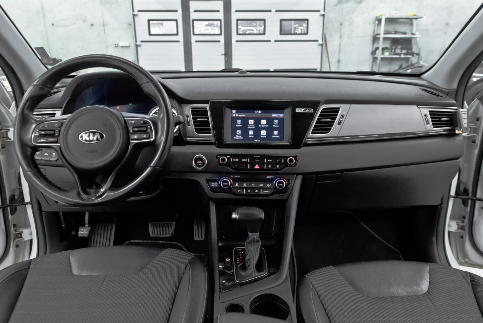 Kia Niro 1.6 Hybrid* 140кс* Дистроник* Камера, снимка 14 - Автомобили и джипове - 53867193