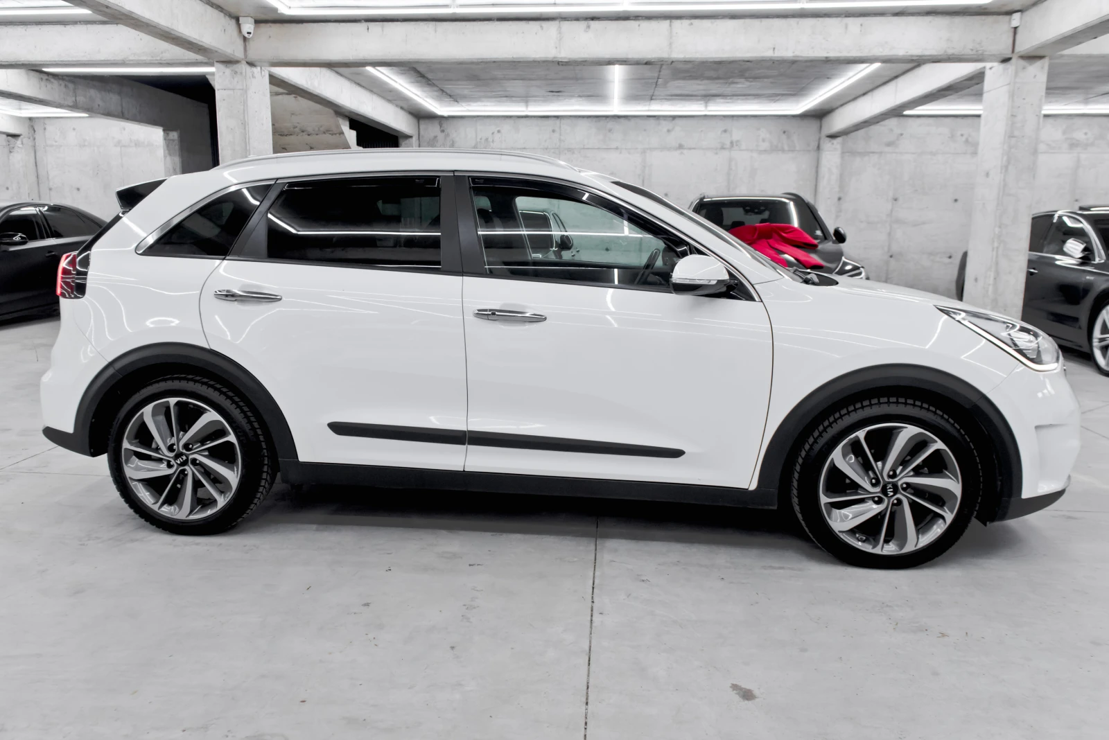 Kia Niro 1.6 Hybrid* 140кс* Дистроник* Камера, снимка 7 - Автомобили и джипове - 53867193