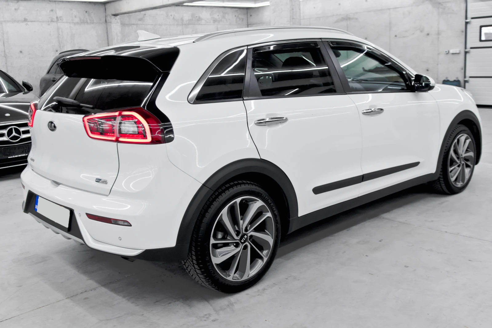 Kia Niro 1.6 Hybrid* 140кс* Дистроник* Камера, снимка 6 - Автомобили и джипове - 53867193