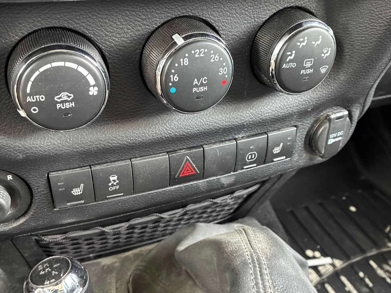 Jeep Wrangler Altitude/CARFAX/КЛИП/ПОДГРЕВ/КОЖА, снимка 14 - Автомобили и джипове - 54128902