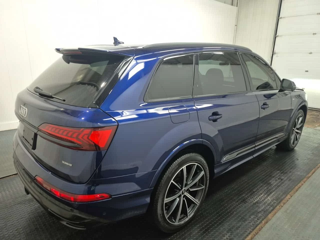 Audi Q7 * Progressiv * ОБДУХ * ПАНО * 2 КЛЮЧА * CARFAX, снимка 3 - Автомобили и джипове - 54209176