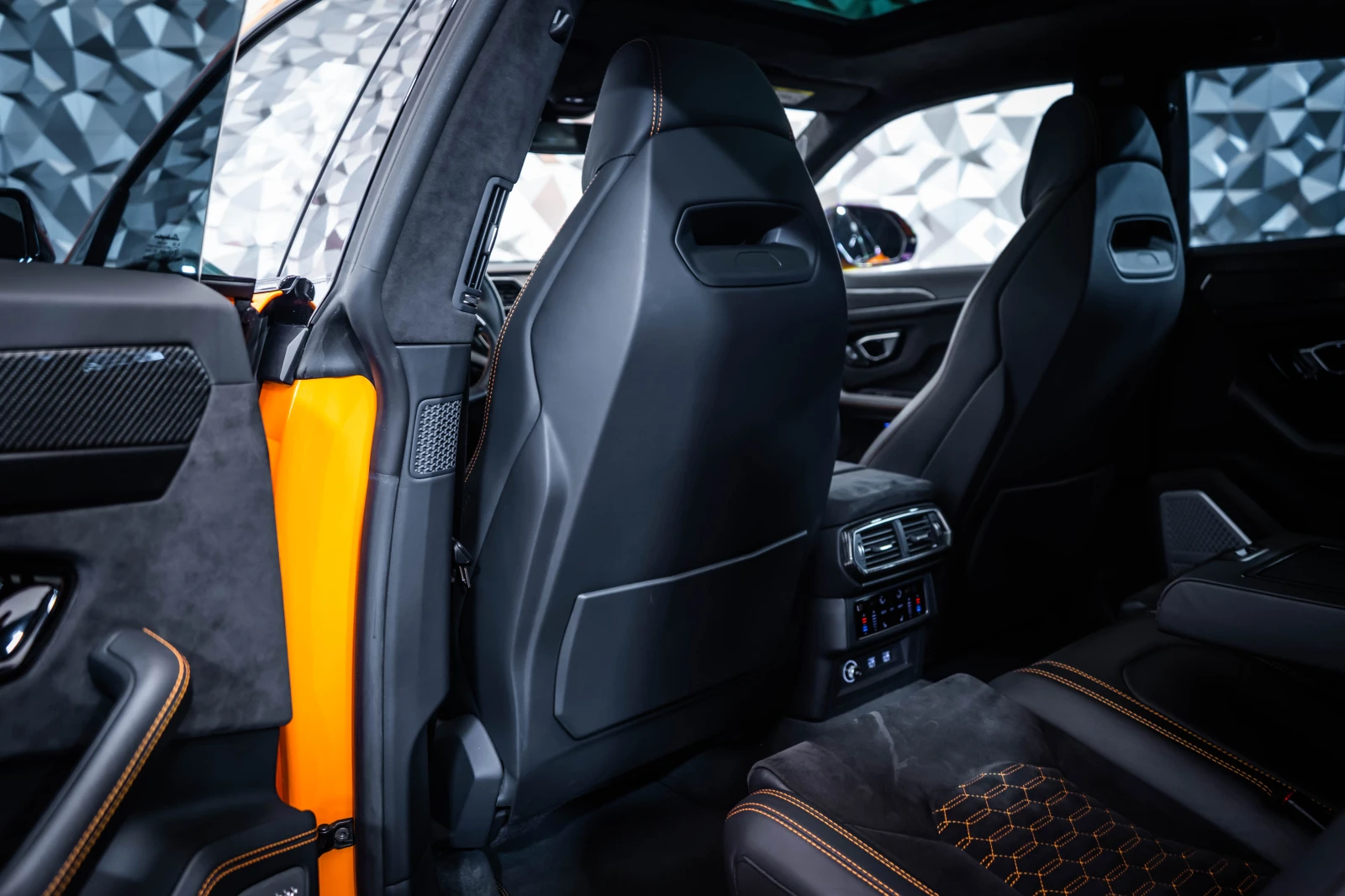 Lamborghini Urus Arancio Borealis* B&O* 360, снимка 14 - Автомобили и джипове - 54737799