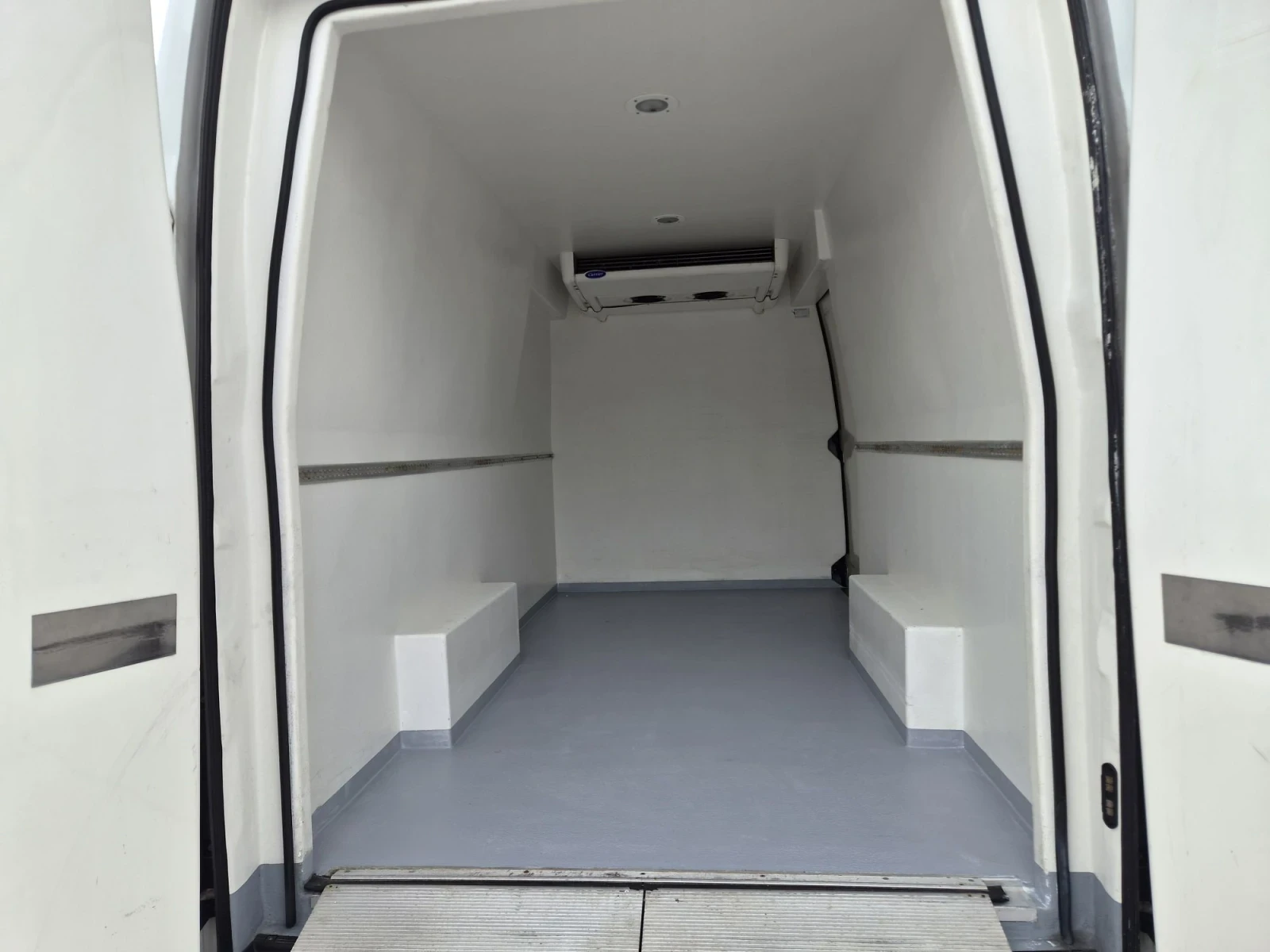 Iveco Daily 35-160 * Хладилен* Падащ борд* Автомат* Нави, снимка 15 - Бусове и автобуси - 56069879