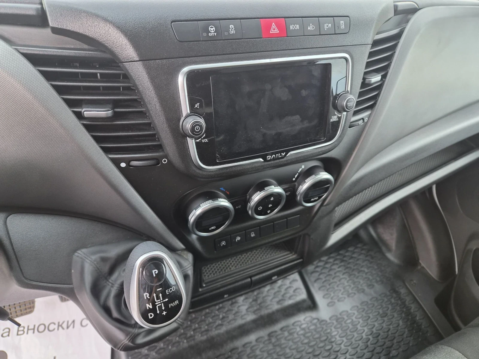 Iveco Daily 35-160 * Хладилен* Падащ борд* Автомат* Нави, снимка 11 - Бусове и автобуси - 56069879