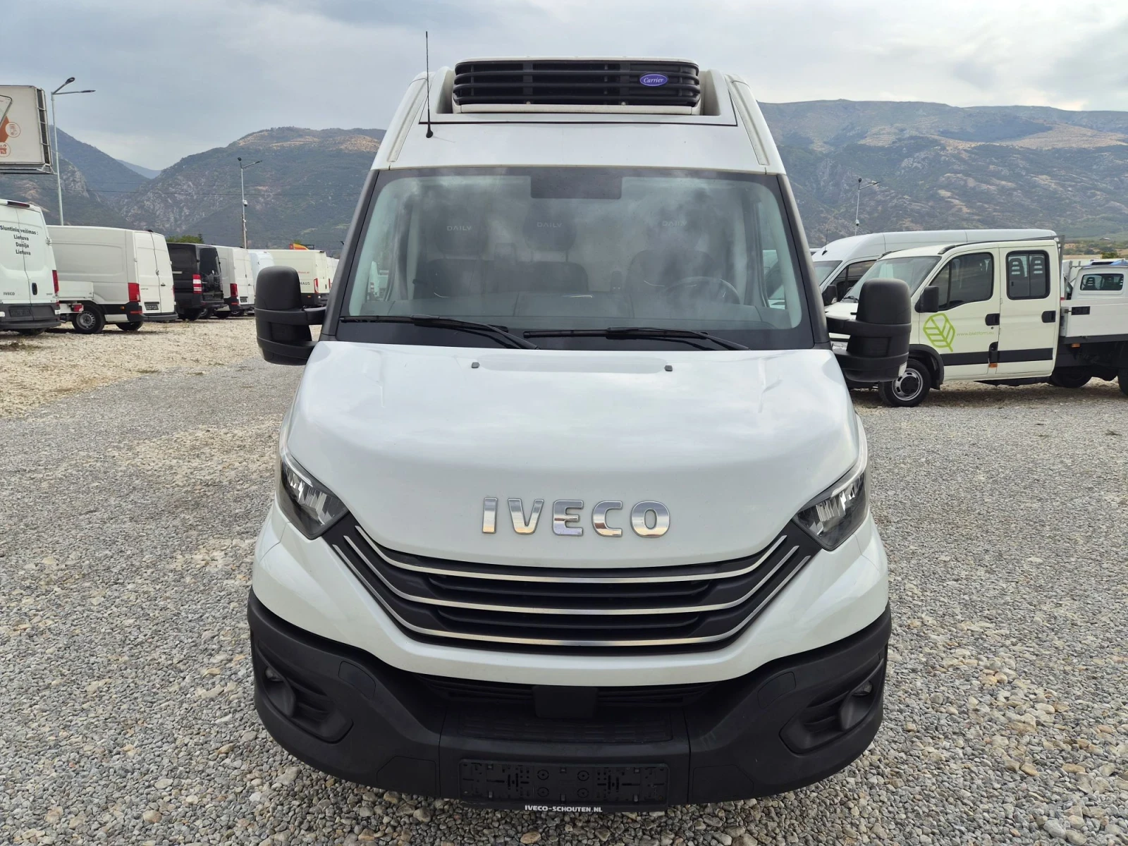 Iveco Daily 35-160 * Хладилен* Падащ борд* Автомат* Нави, снимка 8 - Бусове и автобуси - 56069879