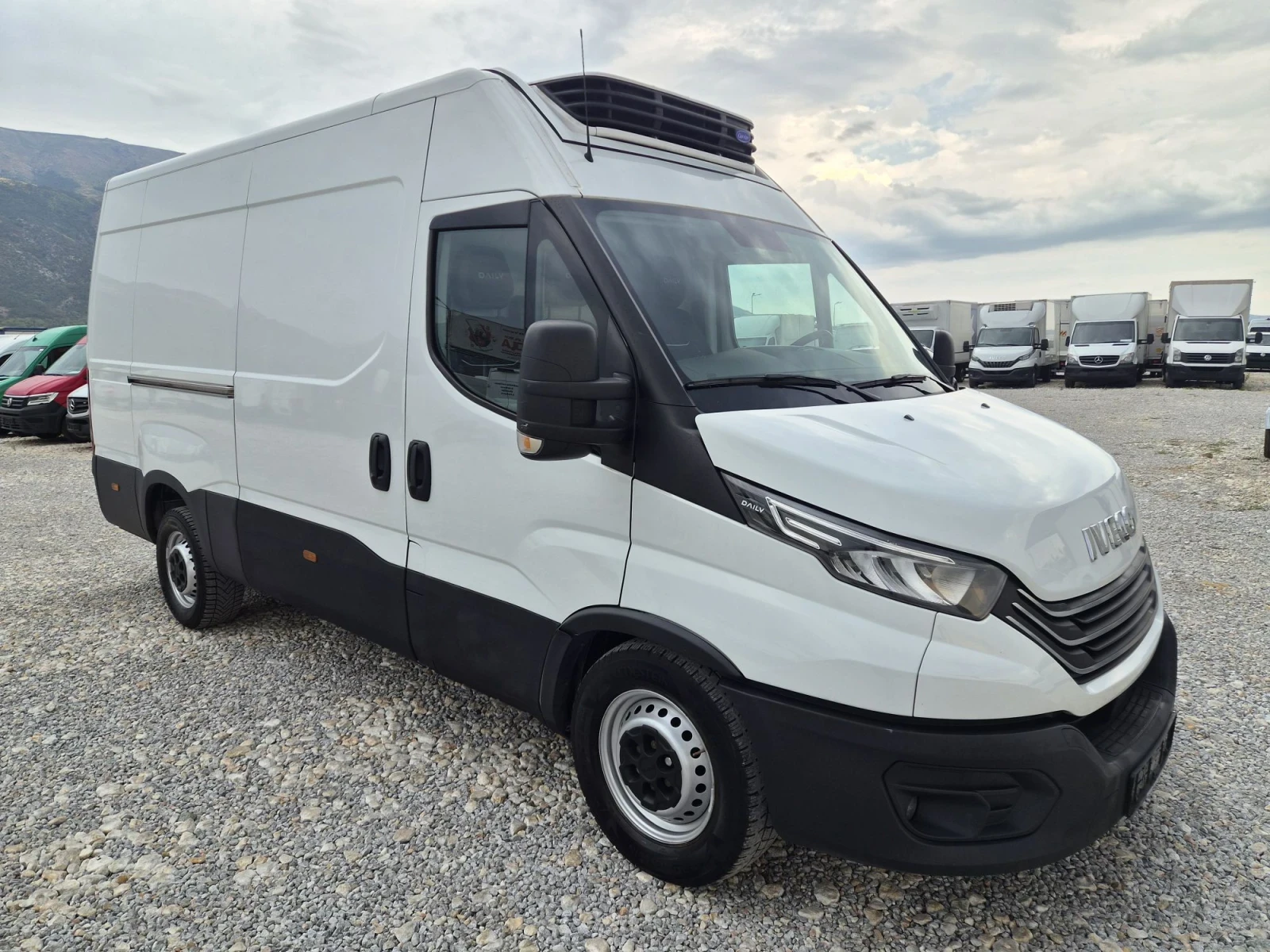 Iveco Daily 35-160 * Хладилен* Падащ борд* Автомат* Нави, снимка 7 - Бусове и автобуси - 56069879